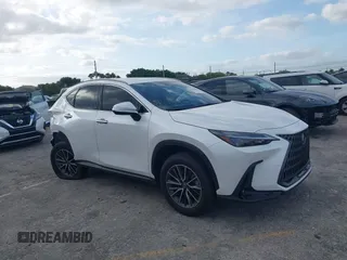 2025 Lexus NX 250 z VIN JTJADCAZ1S2022956, wystawiony jako IAAI lot #42060200 z przebiegiem 6 412 mil mil oraz . Historia ofert i sprzedaży dostępna na DreamBid. Obrazek 1.