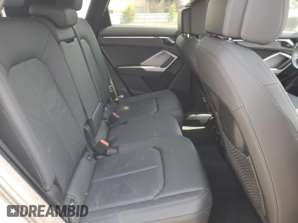 2024 Audi Q3 S line Premium z VIN WA1DECF36R1051672, wystawiony jako Copart lot #59265955 z przebiegiem 28 634 mil mil oraz Czysty tytuł • Clean title. Historia ofert i sprzedaży dostępna na DreamBid. Obrazek 11.