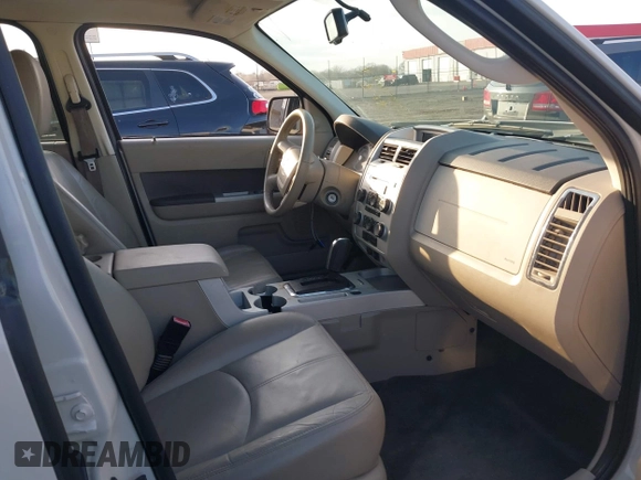 2010 Mercury Mariner z VIN 4M2CN8B74AKJ00237, wystawiony jako IAAI lot #41585679 z przebiegiem 155 236 mil mil oraz . Historia ofert i sprzedaży dostępna na DreamBid. Obrazek 5.