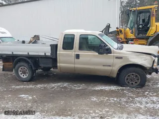 2000 Ford Super Duty F-250 XL with VIN 1FTNX20F5YEB91401, listed as a IAAI auction lot 41177820 with 187,109 mi miles. Bid and sale history available at carsss.com. Image 13.
