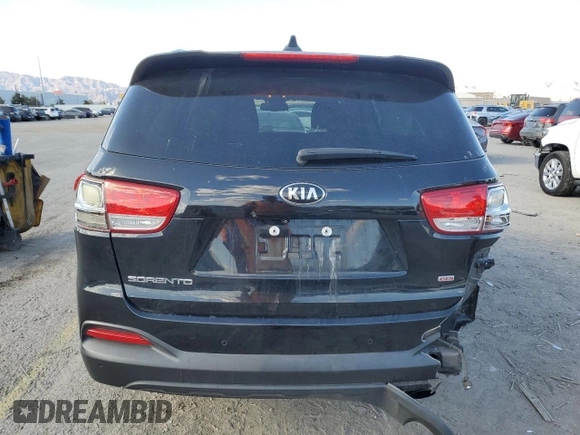 2017 Kia Sorento LX z VIN 5XYPG4A31HG240884, wystawiony jako Copart lot #52142315 z przebiegiem 88 556 mil mil oraz Szkoda całkowita • Salvage title. Historia ofert i sprzedaży dostępna na DreamBid. Obrazek 6.