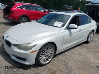 2013 BMW 3 Series 328i z VIN WBA3A5C51DJ461736, wystawiony jako IAAI lot #42662559 z przebiegiem 152 985 mil mil oraz . Historia ofert i sprzedaży dostępna na DreamBid. Obrazek 2.