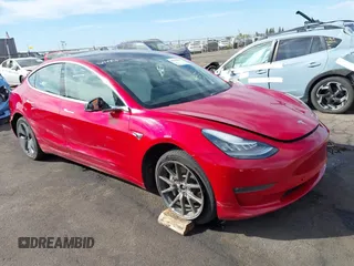 2020 Tesla Model 3 Long Range z VIN 5YJ3E1EB1LF668197, wystawiony jako IAAI lot #40551873 z przebiegiem 94 233 mil mil oraz . Historia ofert i sprzedaży dostępna na DreamBid. Obrazek 1.
