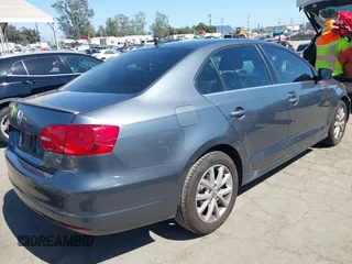 2013 Volkswagen Jetta SE with VIN 3VWDP7AJ8DM436818, listed as a IAAI auction lot 42386196 with 121,043 mi miles and . Bid and sale history available at DreamBid. Image 4.