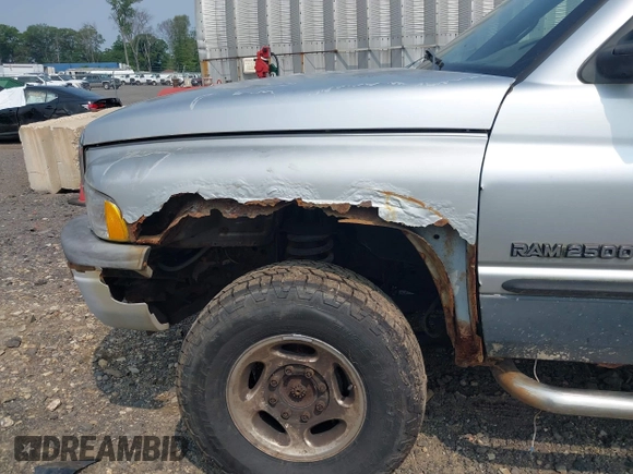2001 Dodge 2500 z VIN 1B7KF23661J611536, wystawiony jako IAAI lot #42511635 z przebiegiem 304 447 mil mil oraz . Historia ofert i sprzedaży dostępna na DreamBid. Obrazek 6.