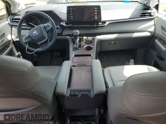 2021 Toyota Sienna XLE z VIN 5TDJRKEC3MS007973, wystawiony jako Copart lot #55492735 z przebiegiem 53 700 mil mil oraz Szkoda całkowita • Salvage title. Historia ofert i sprzedaży dostępna na DreamBid. Obrazek 8.