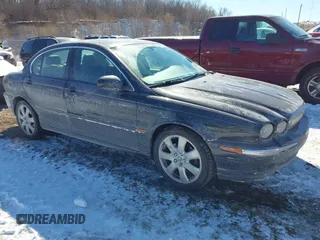 2004 Jaguar X-Type with VIN SAJEA51C44WE01860, listed as a IAAI auction lot 41641102 with 103,265 mi miles. Bid and sale history available at carsss.com. Image 1.