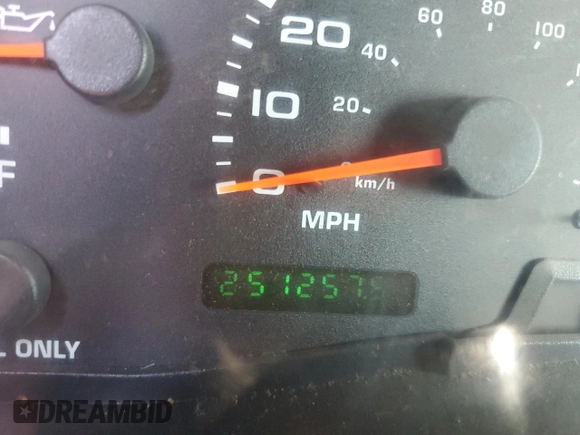 2002 Ford F-250 XL с VIN 1FTNX21F12EA20666, выставлен на аукционе Copart как лот 52757205 с пробегом 251 257 миль миль и Списание • Salvage title. История ставок и продаж доступна на DreamBid. Изображение 9.