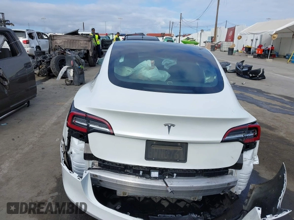 2021 Tesla Model 3 Standard Range Plus z VIN 5YJ3E1EA5MF941392, wystawiony jako IAAI lot #41888597 z przebiegiem 111 617 mil mil oraz . Historia ofert i sprzedaży dostępna na DreamBid. Obrazek 15.