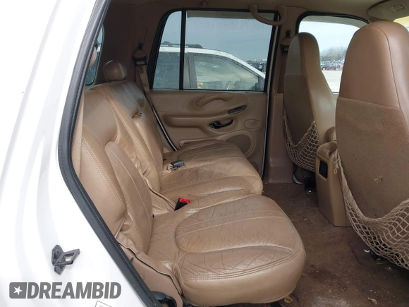 1998 Ford Expedition XLT with VIN 1FMRU1766WLC18376, listed as a IAAI auction lot 41538576 with 176,079 mi miles. Bid and sale history available at carsss.com. Image 8.