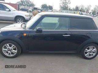 2011 MINI Hardtop with VIN WMWSU3C50BT098905, listed as a IAAI auction lot 42637688 with 118,389 mi miles and . Bid and sale history available at DreamBid. Image 14.