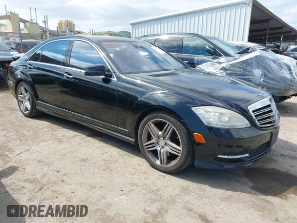 2012 Mercedes-Benz S 550 z VIN WDDNG7DB3CA465141, wystawiony jako IAAI lot #41882056 z przebiegiem 142 110 mil mil oraz . Historia ofert i sprzedaży dostępna na DreamBid. Obrazek 1.