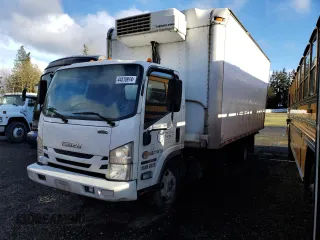 2019 Isuzu NQR IBT PWL with VIN JALE5W167K7304416, listed as a Copart auction lot 44810974 with 121,819 mi miles and Salvage Title. Bid and sale history available at carsss.com. Image 1.