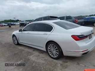 2020 BMW 7 Series 740i z VIN WBA7T2C07LCE11573, wystawiony jako IAAI lot #42474689 z przebiegiem 63 015 mil mil oraz . Historia ofert i sprzedaży dostępna na DreamBid. Obrazek 3.