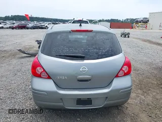 2011 Nissan Versa S z VIN 3N1BC1CP3BL360225, wystawiony jako IAAI lot #42213373 z przebiegiem 250 766 mil mil oraz . Historia ofert i sprzedaży dostępna na DreamBid. Obrazek 17.
