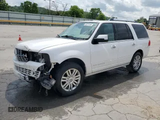 2010 Lincoln Navigator z VIN 5LMJJ2H51AEJ02126, wystawiony jako Copart lot #55679135 z przebiegiem 133 400 mil mil oraz Szkody całkowita. Historia ofert i sprzedaży dostępna na DreamBid. Obrazek 1.