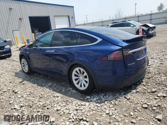 2016 Tesla Model X 70D z VIN 5YJXCAE27GF006668, wystawiony jako Copart lot #59637595 z przebiegiem 58 163 mil mil oraz Czysty tytuł • Clean title. Historia ofert i sprzedaży dostępna na DreamBid. Obrazek 2.