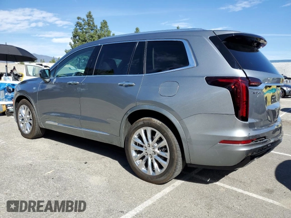 2023 Cadillac XT6 FWD Premium Luxury z VIN 1GYKPCRS5PZ212337, wystawiony jako Copart lot #46283655 z przebiegiem 15 660 mil mil oraz Szkody całkowita. Historia ofert i sprzedaży dostępna na DreamBid. Obrazek 2.