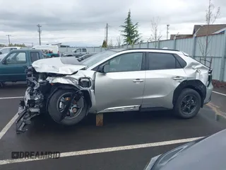 2024 Toyota bZ4X XLE z VIN JTMABACA8RA080924, wystawiony jako IAAI lot #41938891 z przebiegiem Nie podano mil oraz . Historia ofert i sprzedaży dostępna na DreamBid. Obrazek 14.