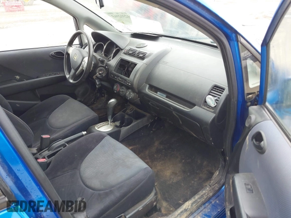 2007 Honda Fit Sport z VIN JHMGD38697S066329, wystawiony jako IAAI lot #42312163 z przebiegiem 174 935 mil mil oraz . Historia ofert i sprzedaży dostępna na DreamBid. Obrazek 5.