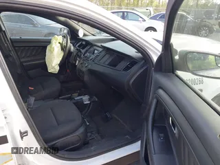 2017 Ford Police Interceptor z VIN 1FAHP2MK8HG123737, wystawiony jako IAAI lot #42128028 z przebiegiem 103 987 mil mil oraz . Historia ofert i sprzedaży dostępna na DreamBid. Obrazek 5.
