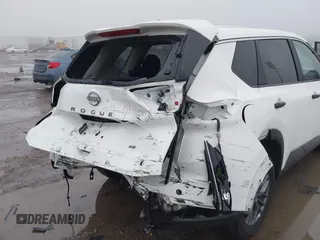 2024 Nissan Rogue S z VIN 5N1BT3AB7RC671402, wystawiony jako IAAI lot #41445320 z przebiegiem 17 769 mil mil oraz . Historia ofert i sprzedaży dostępna na DreamBid. Obrazek 6.
