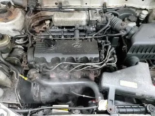 2002 Hyundai Accent z VIN KMHCF35G82U192732, wystawiony jako Copart lot #85187074 z przebiegiem 224 194 mil mil oraz Czysty tytuł • Clean title. Historia ofert i sprzedaży dostępna na DreamBid. Obrazek 13.