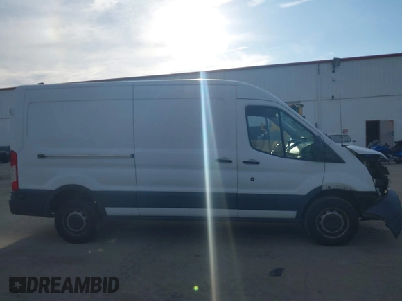 2017 Ford Transit z VIN 1FTYR2CM7HKA44743, wystawiony jako IAAI lot #42772811 z przebiegiem 248 348 mil mil oraz . Historia ofert i sprzedaży dostępna na DreamBid. Obrazek 13.