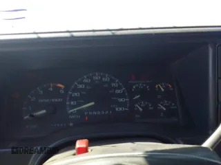 1995 GMC Sierra 1500 z VIN 2GTEK19K1S1553693, wystawiony jako IAAI lot #41742522 z przebiegiem 276 637 mil mil oraz . Historia ofert i sprzedaży dostępna na DreamBid. Obrazek 7.