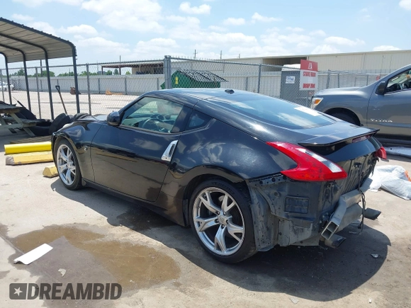 2012 Nissan 370Z z VIN JN1AZ4EH1CM564630, wystawiony jako IAAI lot #42177880 z przebiegiem 173 751 mil mil oraz . Historia ofert i sprzedaży dostępna na DreamBid. Obrazek 3.