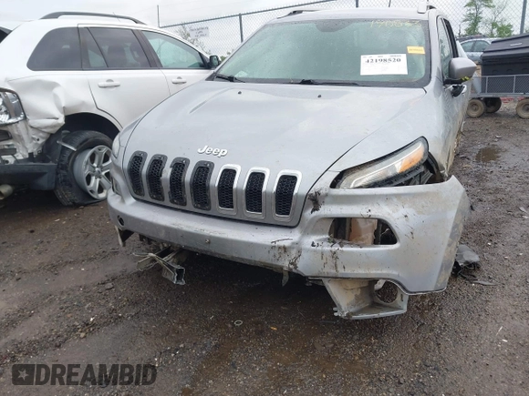 2014 Jeep Cherokee Latitude z VIN 1C4PJMCS1EW190833, wystawiony jako IAAI lot #42198520 z przebiegiem 168 146 mil mil oraz . Historia ofert i sprzedaży dostępna na DreamBid. Obrazek 6.