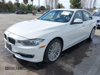 2015 BMW 3 Series 328i xDrive z VIN WBA3B3C59FJ983793, wystawiony jako IAAI lot #41667510 z przebiegiem 113 429 mil mil oraz . Historia ofert i sprzedaży dostępna na DreamBid. Obrazek 17.