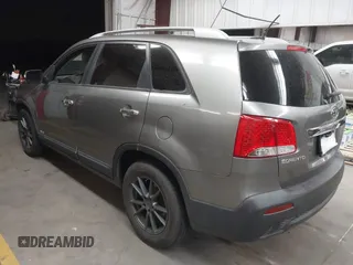 2013 Kia Sorento LX with VIN 5XYKTDA23DG309937, listed as a IAAI auction lot 41673533 with 181,267 mi miles. Bid and sale history available at carsss.com. Image 3.