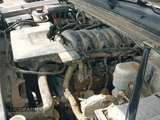 2018 Chevrolet Suburban Commercial z VIN 1GNSKKEC2JR362093, wystawiony jako IAAI lot #42017185 z przebiegiem 156 269 mil mil oraz . Historia ofert i sprzedaży dostępna na DreamBid. Obrazek 19.