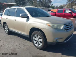 2011 Toyota Highlander with VIN 5TDZK3EH5BS042262, listed as a IAAI auction lot 41868350 with 239,202 mi miles. Bid and sale history available at carsss.com. Image 1.