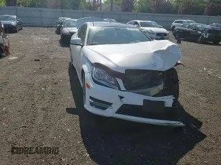2015 Mercedes-Benz C 250 with VIN WDDGJ4HB0FG389236, listed as a Copart auction lot 58976105 with 93,291 mi miles and Salvage title. Bid and sale history available at DreamBid. Image 13.