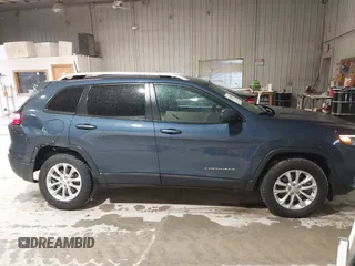 2020 Jeep Cherokee Latitude z VIN 1C4PJMCB7LD529460, wystawiony jako IAAI lot #42296532 z przebiegiem 83 905 mil mil oraz . Historia ofert i sprzedaży dostępna na DreamBid. Obrazek 13.