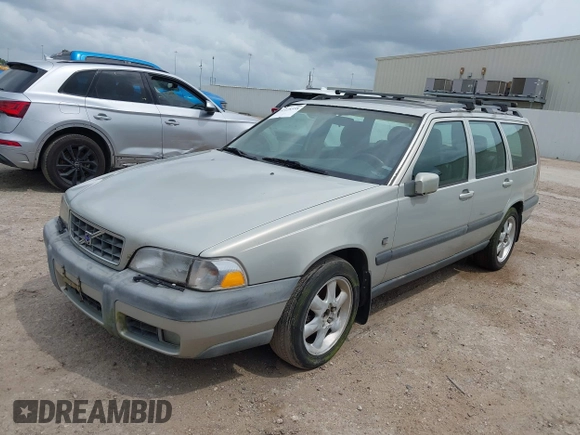 2000 Volvo V70 with VIN YV1LZ56D2Y2716564, listed as a IAAI auction lot 42128598 with 1 mi miles. Bid and sale history available at carsss.com. Image 2.