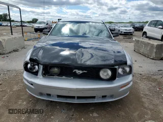 2006 Ford Mustang GT Deluxe z VIN 1ZVFT82H665205379, wystawiony jako Copart lot #57790135 z przebiegiem 193 607 mil mil oraz Szkoda całkowita • Salvage title. Historia ofert i sprzedaży dostępna na DreamBid. Obrazek 5.