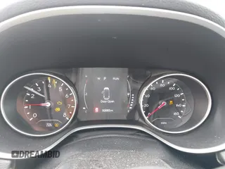 2020 Jeep Compass Latitude z VIN 3C4NJDBB4LT205322, wystawiony jako IAAI lot #42589298 z przebiegiem 50 665 mil mil oraz . Historia ofert i sprzedaży dostępna na DreamBid. Obrazek 7.