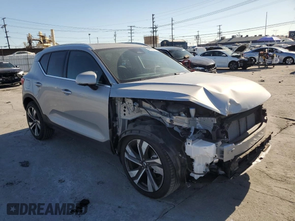 2024 Volvo XC40 Plus Bright Theme z VIN YV4L12UE8R2381381, wystawiony jako Copart lot #46183675 z przebiegiem 5 666 mil mil oraz Szkoda całkowita • Salvage title. Historia ofert i sprzedaży dostępna na DreamBid. Obrazek 4.