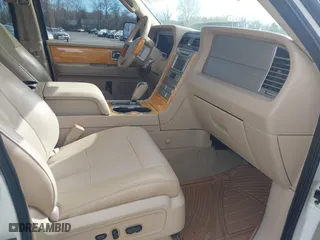 2007 Lincoln Navigator with VIN 5LMFU28547LJ04440, listed as a IAAI auction lot 41839931 with 142,822 mi miles. Bid and sale history available at carsss.com. Image 5.