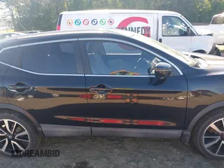 2017 Nissan Rogue SL z VIN JN1BJ1CR5HW101326, wystawiony jako IAAI lot #42198432 z przebiegiem 92 227 mil mil oraz . Historia ofert i sprzedaży dostępna na DreamBid. Obrazek 14.