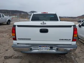 1999 Chevrolet Silverado 1500 LS with VIN 1GCEK14T2XZ125789, listed as a IAAI auction lot 40958507 with 178,496 mi miles. Bid and sale history available at carsss.com. Image 17.