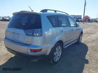 2013 Mitsubishi Outlander SE with VIN JA4AS3AW2DU014140, listed as a IAAI auction lot 41771630 with 197,318 mi miles. Bid and sale history available at carsss.com. Image 4.