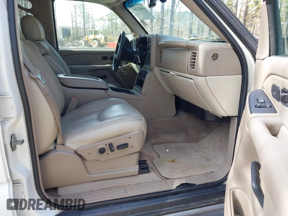 2004 Chevrolet Suburban Z71 with VIN 3GNFK16Z54G314817, listed as a IAAI auction lot 41613299 with 360,310 mi miles. Bid and sale history available at carsss.com. Image 5.