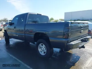 2000 Chevrolet Silverado 1500 LS with VIN 1GCEK19T2YE108024, listed as a IAAI auction lot 41880064 with 299,240 mi miles. Bid and sale history available at carsss.com. Image 3.