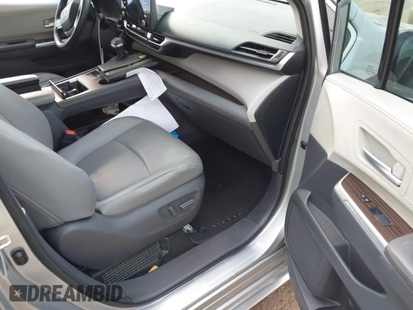 2021 Toyota Sienna XLE with VIN 5TDYRKEC9MS041334, listed as a IAAI auction lot 42145698 with 117,229 mi miles and . Bid and sale history available at DreamBid. Image 5.