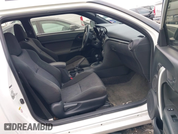 2013 Scion tC z VIN JTKJF5C70D3058888, wystawiony jako IAAI lot #41892224 z przebiegiem 84 749 mil mil oraz . Historia ofert i sprzedaży dostępna na DreamBid. Obrazek 5.