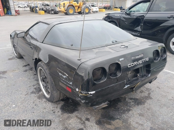 1992 Chevrolet Corvette z VIN 1G1YY23P8N5110765, wystawiony jako IAAI lot #42034616 z przebiegiem Nie podano mil oraz . Historia ofert i sprzedaży dostępna na DreamBid. Obrazek 3.